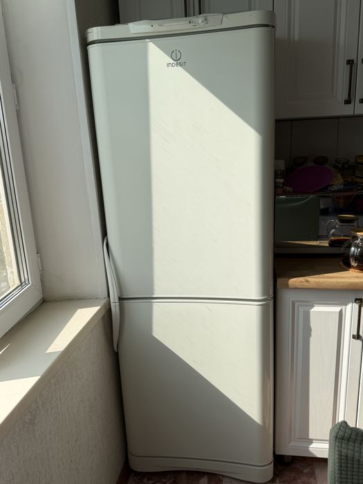 Холодильник Indesit