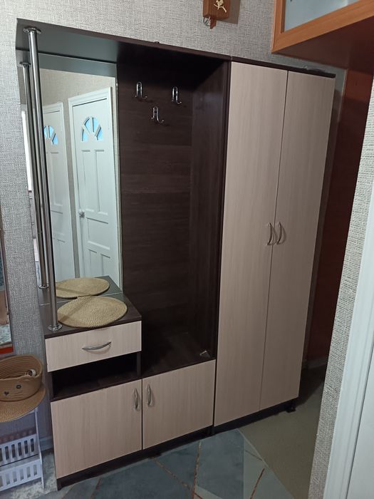 Продам шкаф в прихожую