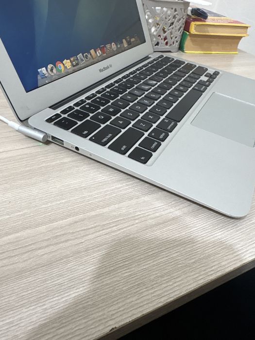 Macbook air 11inch 2011года
