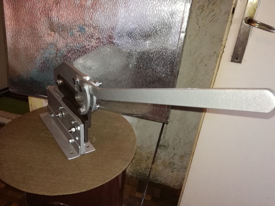 Гилотина-ножица за ламарина