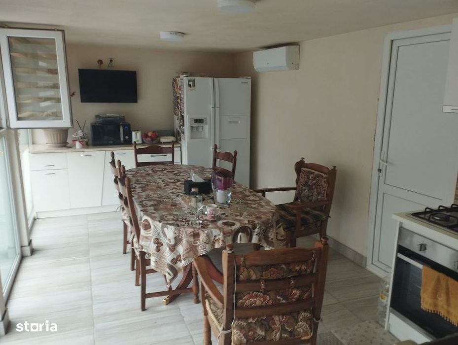Vand casa complet utilata ,zona Damila