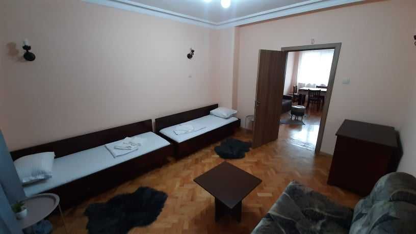 Дава се под наем Тристаен апартамент в Бургас, Център - 85 кв.м за 510 € - Снимка #4