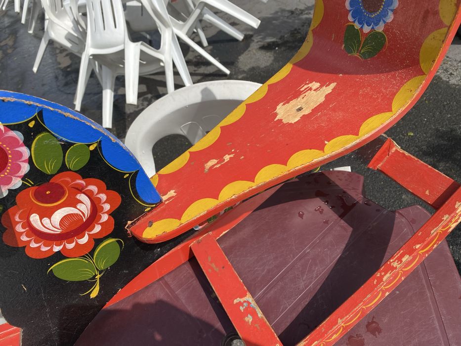 Люлеещ се кон от дърво люлеещо се конче