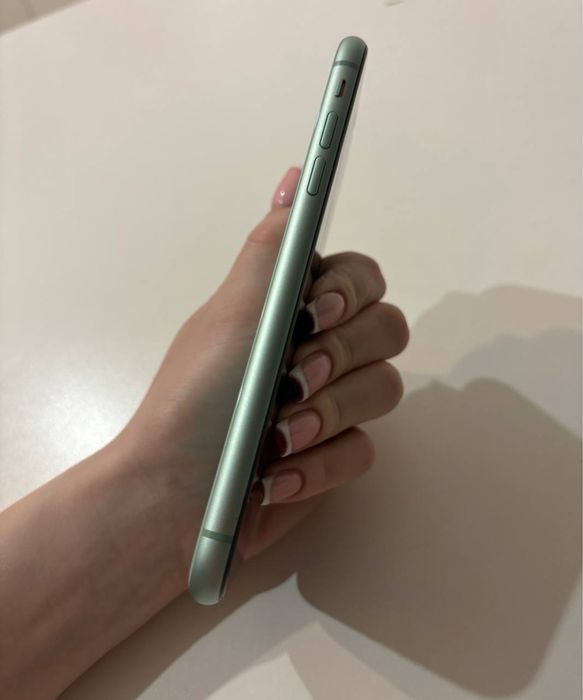 Продам Iphone 11
