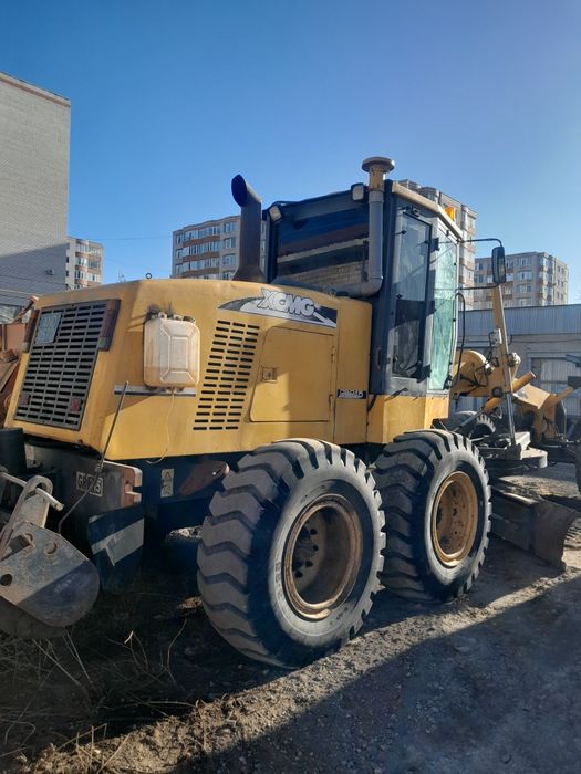 Продам грейдер XCMG 215