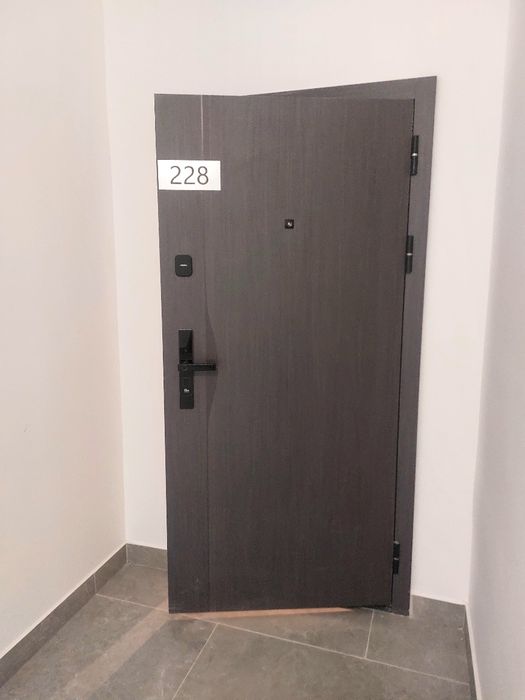 Продам дверь с электронным замком