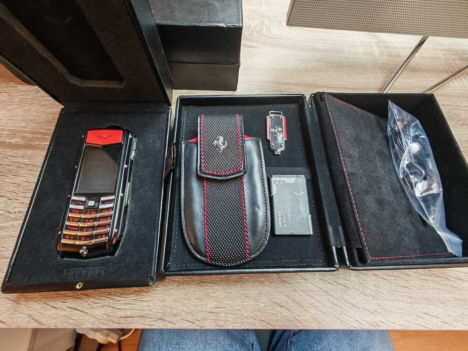 Vertu Ascend Editie limitata ferrari