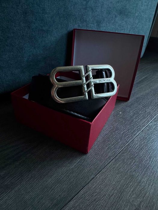 Curea Balenciaga noua