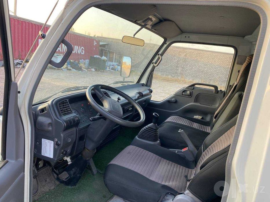 Isuzu NQR Furgon