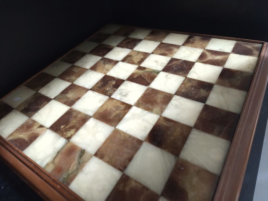 Античен масивен шах от дърво и мрамор от средата от 40те години /дъска