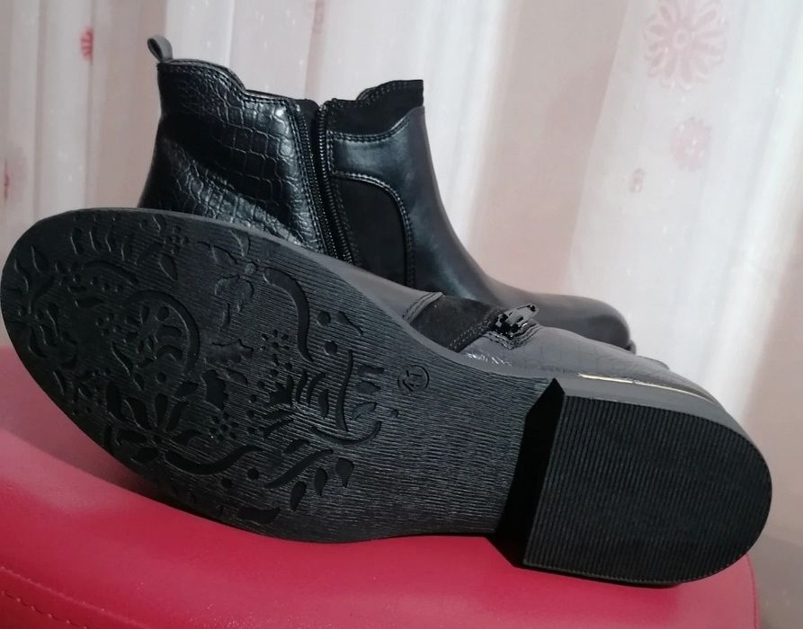 Ghete dama, înlocuitor piele