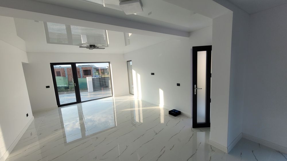 Reducere 50% manopera.  Meseriaş:  Gresie, Glet, Var, Parchet