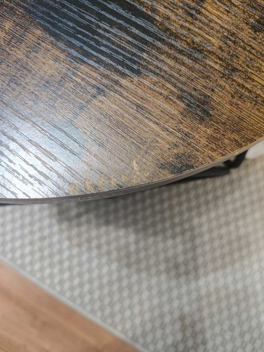 Măsuțe de cafea . Set de 2 . Se pot baga una în alta .