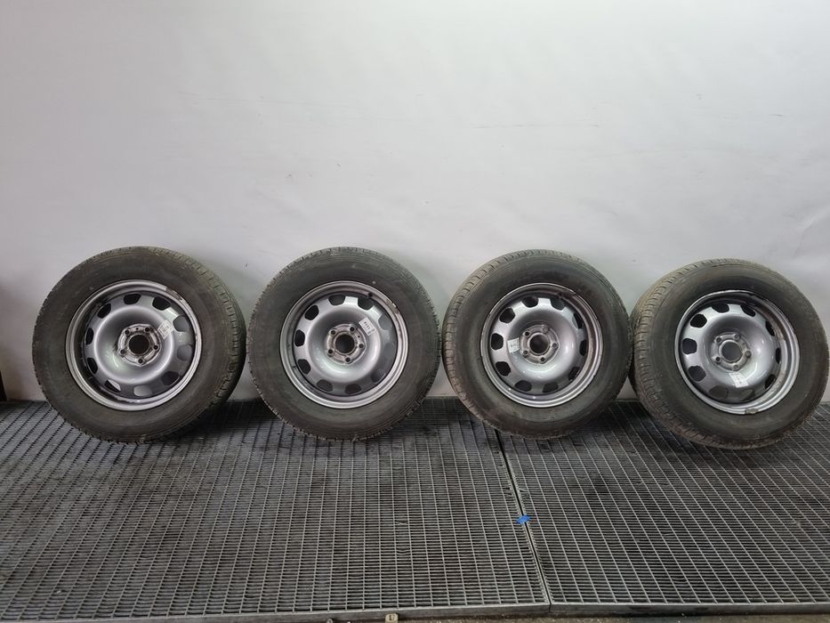 Jante tabla Dacia Duster II 2018 - 2021 SUV 4 Usi Blanc Glacier OV369 (1519) R16 CU ANVELOPE 215/65R16 ET50 5*115 Garantie
