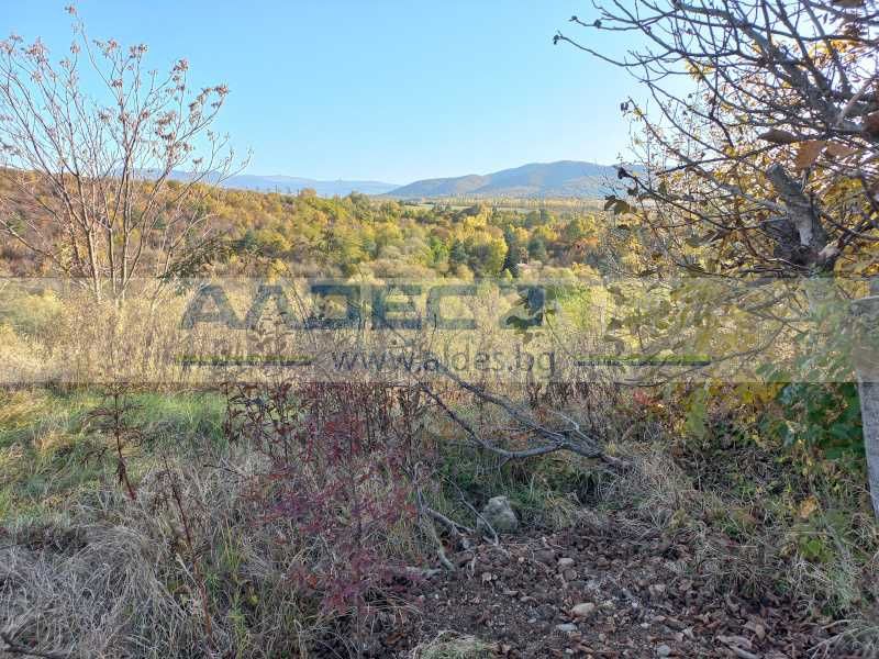 Продава се поземлен имот в гр. Банкя, в.з. Градоман