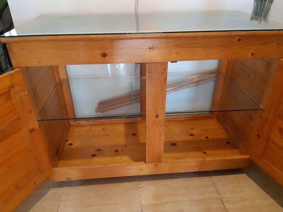 Vitrina și birou lemn