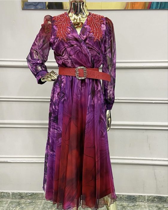 Платье нарядное.