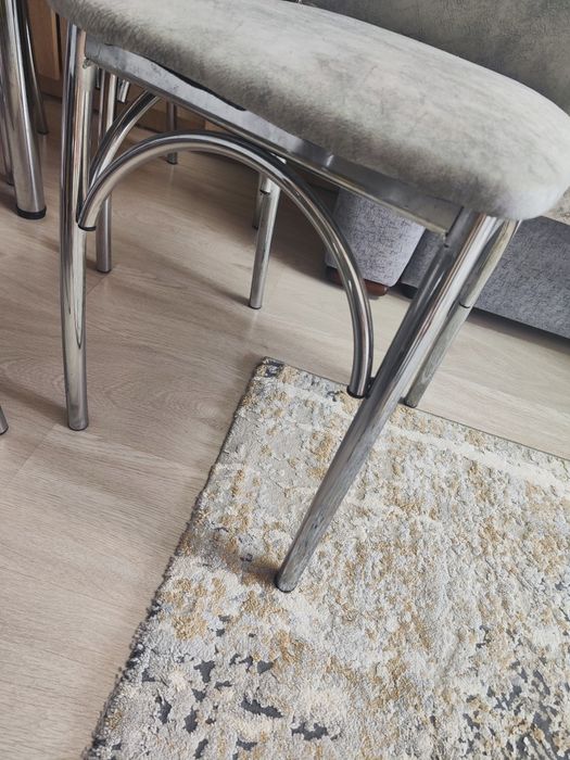 Стол со стульями