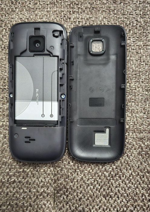 Мобильный телефон Nokia 2730 classic