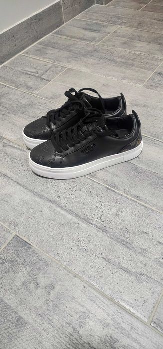 Дамски кецове Guess