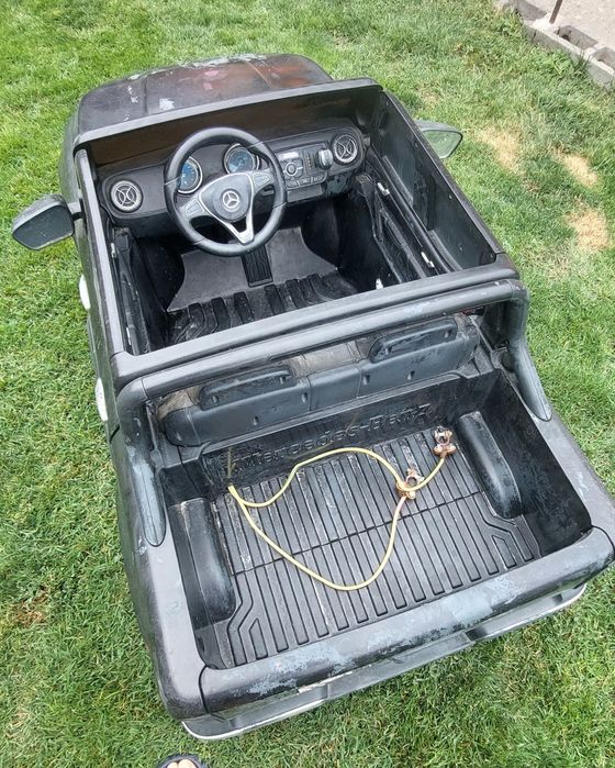 Masinuta electrica pentru 2 copii Mercedes X-Class 4x4 180W 12V