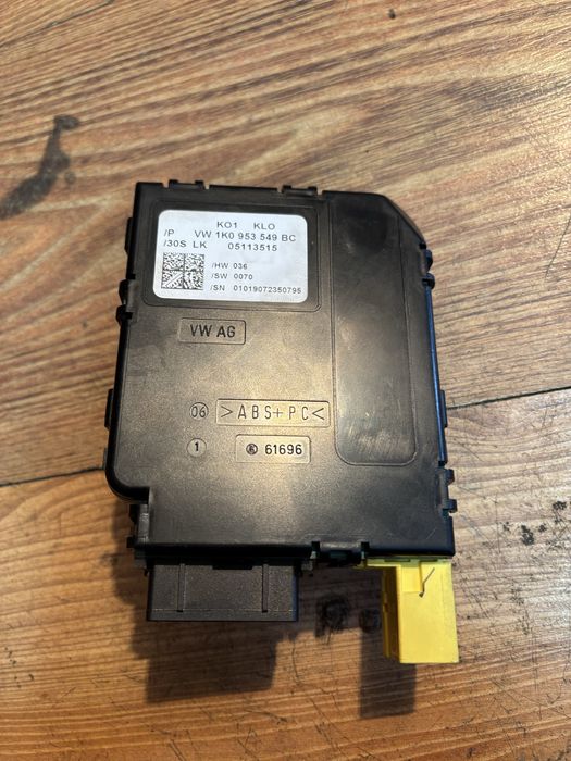 Продавам модул и лентов кабел за Golf 5.