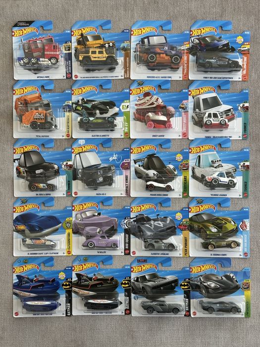 Machete/Masinute Hot Wheels scara 1:64