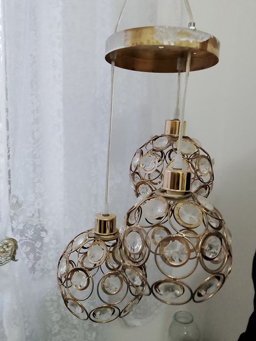 Продам люстру срочно