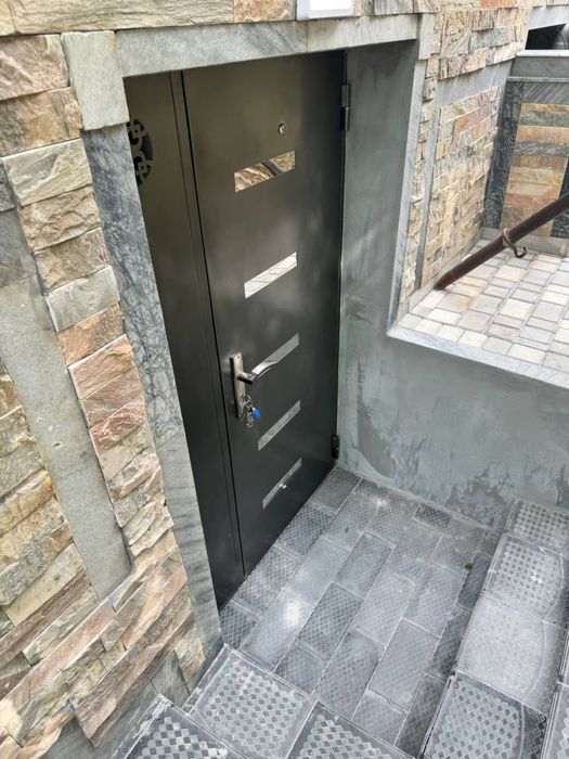 Mirzo Ulug‘bek tumanida 132 m² tayyor ofis / podval 2 qavatli
