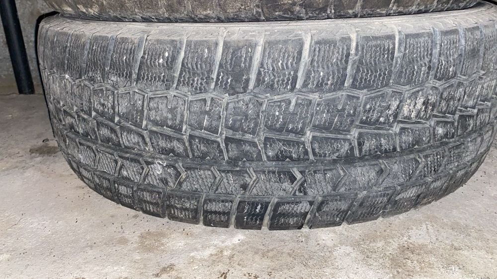 Продам шины бу 215/60/16