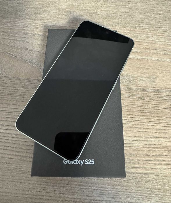 Samsung Galaxy S25, 256 GB, culoare Mint, ca nou