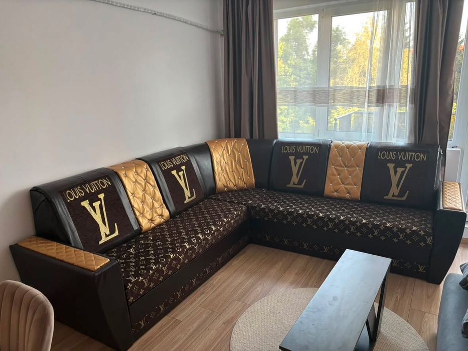 Продавам сгъваем диван
