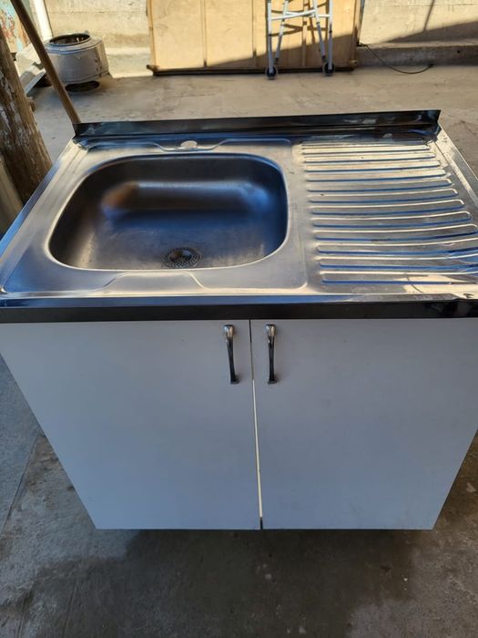 кухонная мойка со шкафом