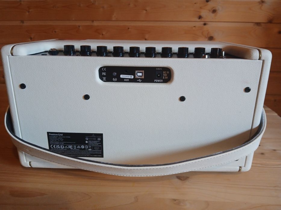 Amplificator chitară Positive Grid Spark 40 Pearl Edition - Ca nou + Cutie + Cablu jack