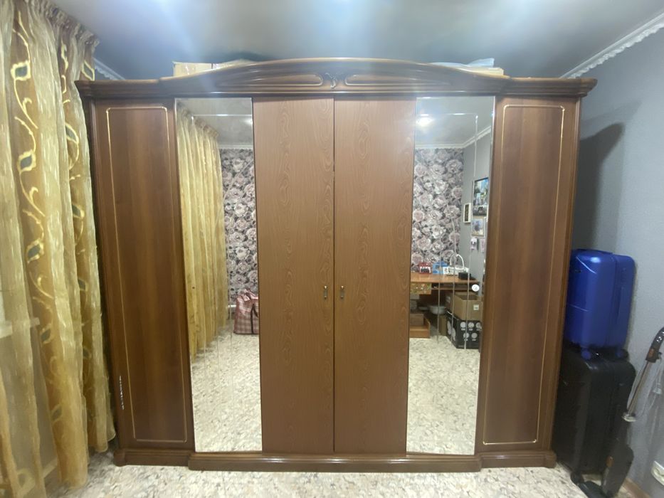 Продам шкаф в хорошом состояние