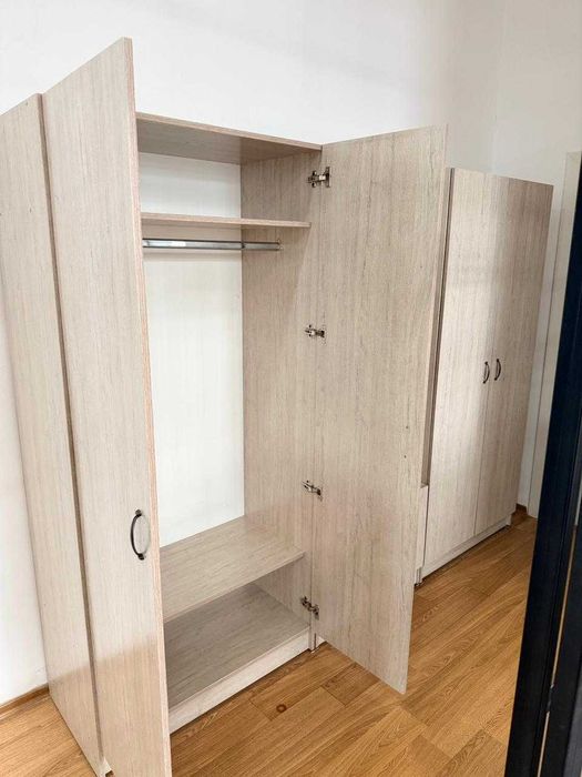 Шкаф- гардероб для офиса с зеркалом