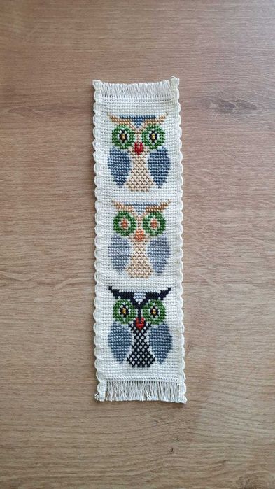 Semne de carte brodate manual