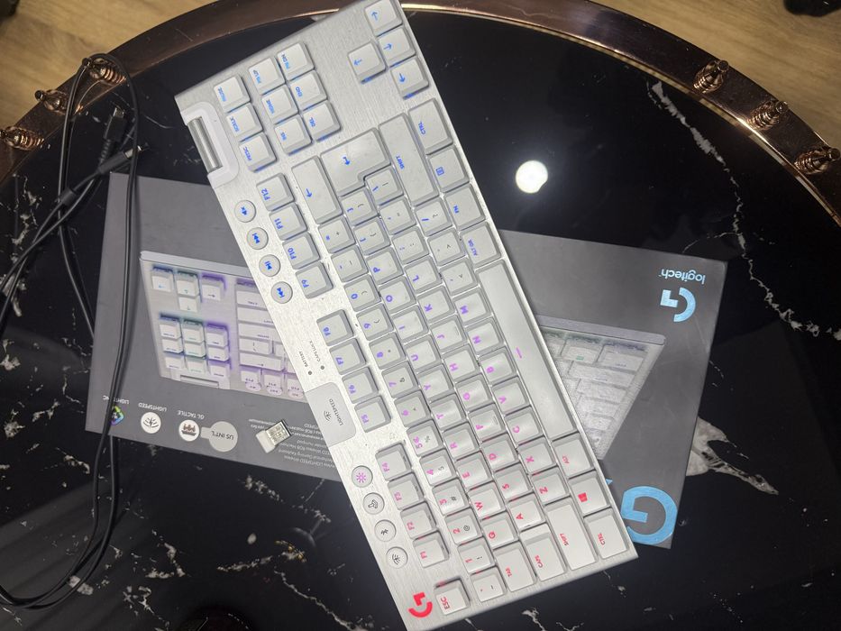 Tastatura logitech g915 tkl