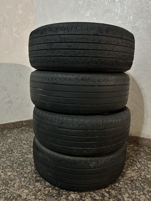 Продаю 4 шины Dunlop 235/55 R18