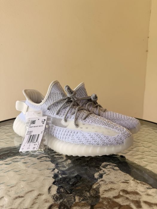 Yeezy 350 noi cu etichete