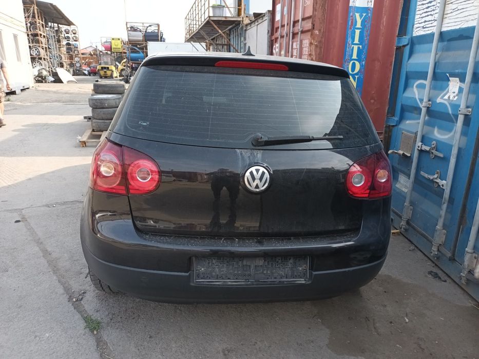 Dezmembrari  VW GOLF 5  2003  > 2009 1.6 FSI Benzina