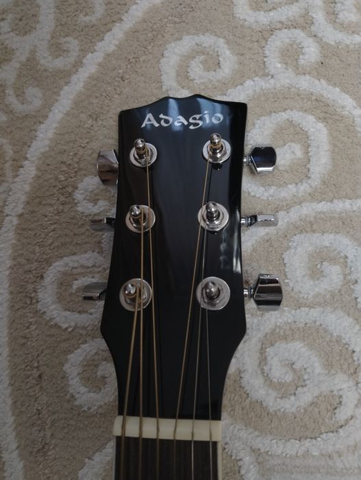 Акустическая 6-струнная гитара