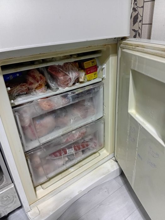 Холодильник идезит.