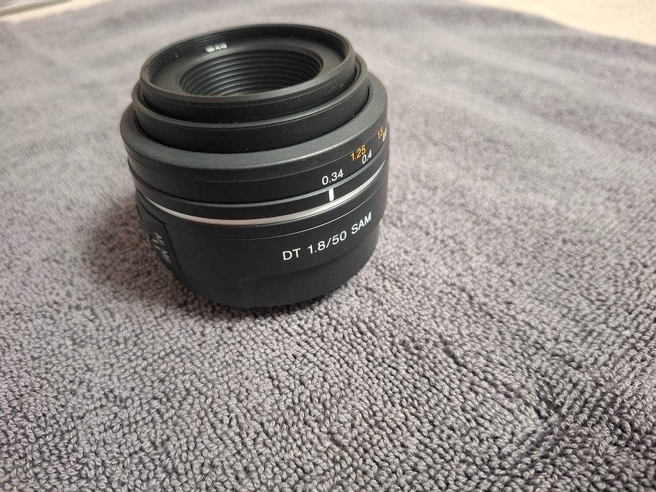 Obiectiv pentru portrete DT F1,8 SAM 49 model SAL50F18