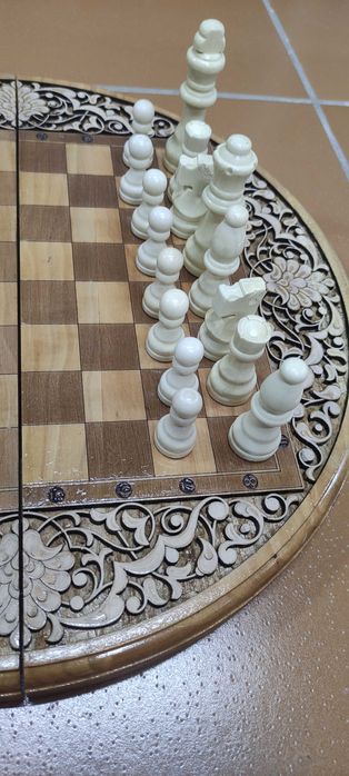 Шахмат из ореха ручной работы