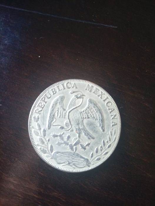 Чаша от калай , и монета