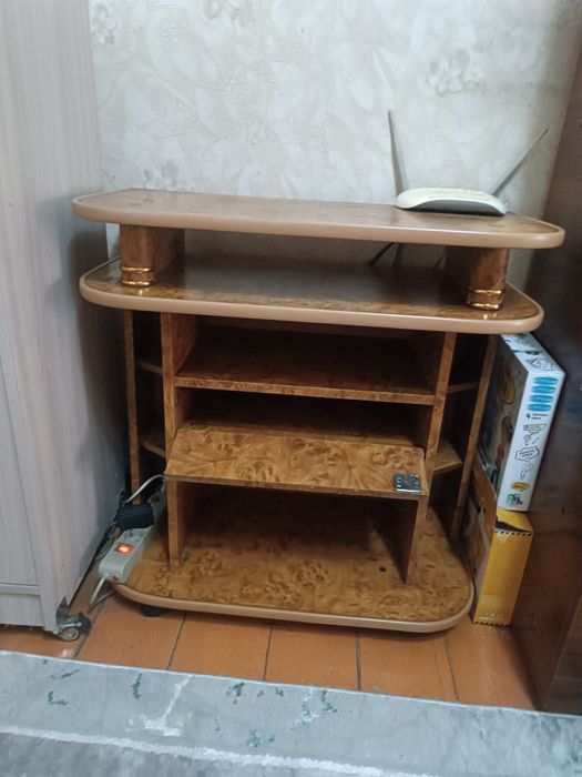 Продам тумбу под телевизор