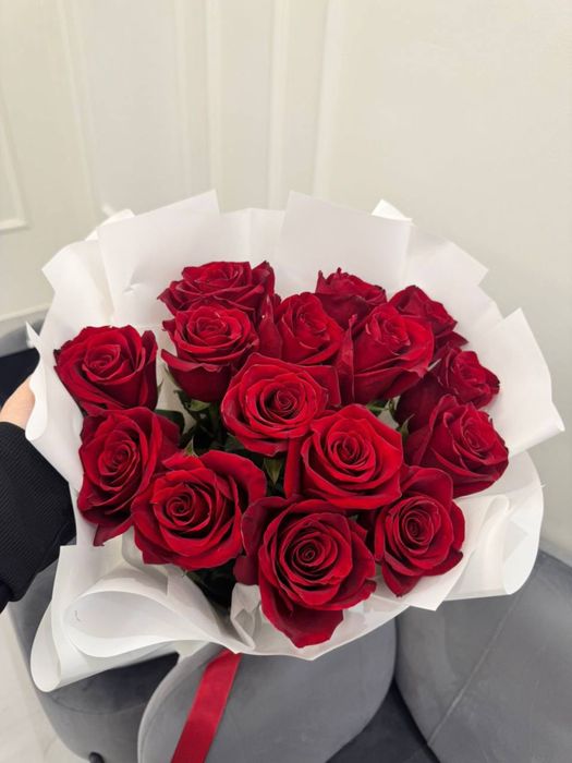 Красные розы метровые