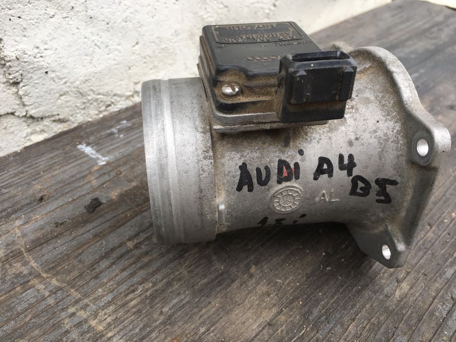 Debitmetru Aer Audi A4 B5 Vw Golf3 037906461B