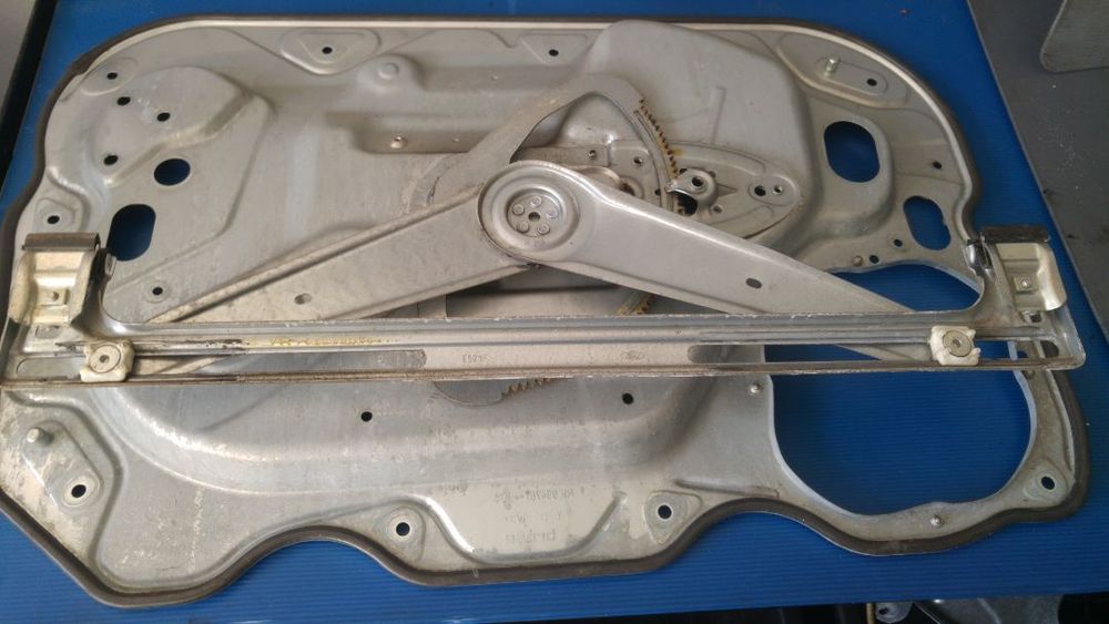 macara geam dreapta fata ford focus 2 3m51-r23200-be